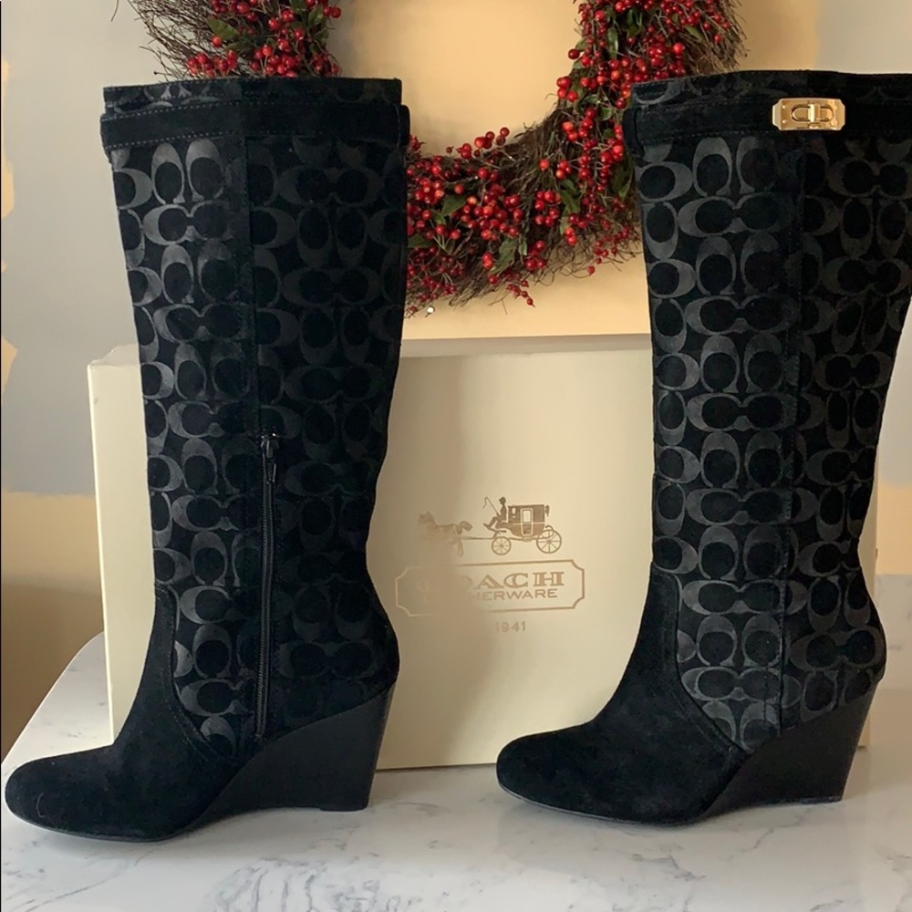 Coach signature Tall Wedge Boot. Very Blk. Sz 9.5